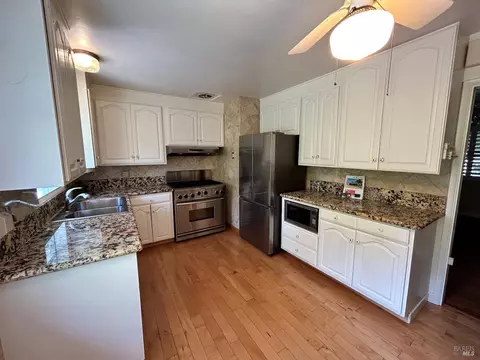 1024 Country Club Dr, Petaluma, CA 94952