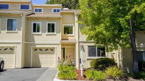 15 Acorn Cir, Petaluma, CA 94952