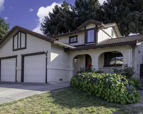 977 Hacienda Cir, Rohnert Park, CA 94928