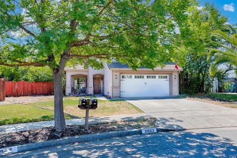 2043 Bedford Dr, Santa Rosa, CA 95404