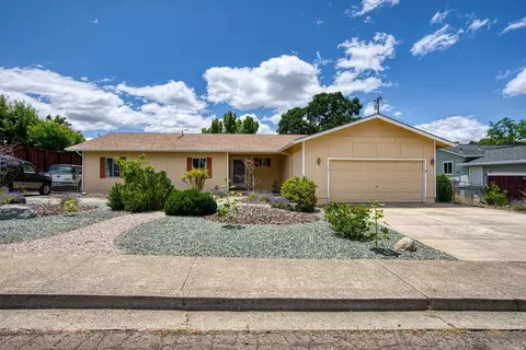 935 Page Dr, Lakeport, CA 95453