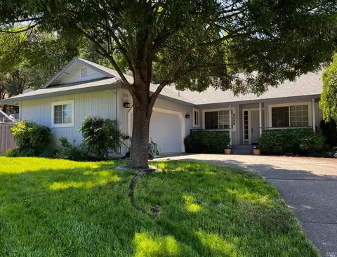 2285 Appolinaris Dr, Ukiah, CA 95482