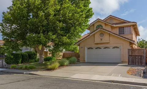 918 Lakeview Ct, Fairfield, CA 94534