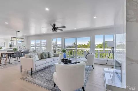 18 Tilden Dr, Novato, CA 94947