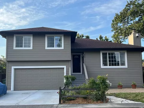 443 Harper Ct, Windsor, CA 95492