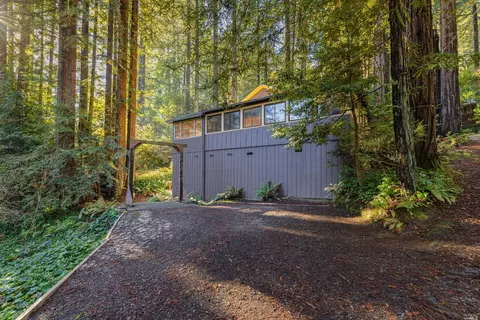 21476 Highland Ter, Monte Rio, CA 95462