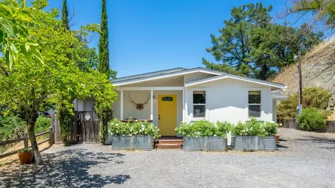 27526 River Rd, Cloverdale, CA 95425