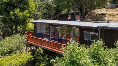37 Woodland Rd, Fairfax, CA 94930