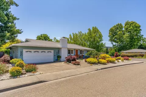 201 Oak Shadow Dr, Santa Rosa, CA 95409