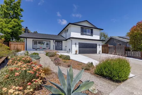 1013 Carob Ct, Petaluma, CA 94954