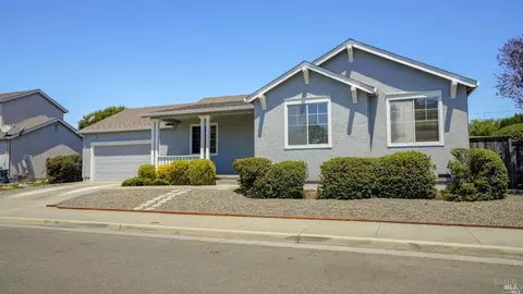 1927 Goldpan Way, Santa Rosa, CA 95407
