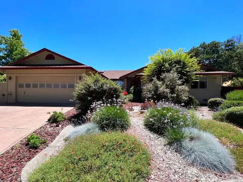475 Fircrest Dr, Ukiah, CA 95482