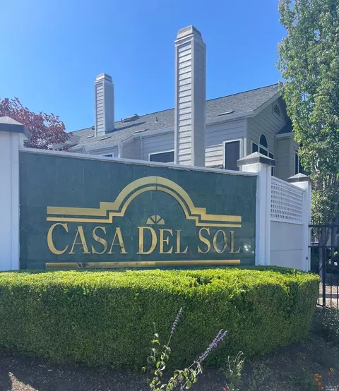 515 Laurel Grove Cir, Santa Rosa, CA 95407