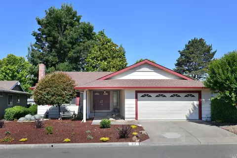 317 Twin Lakes Dr, Santa Rosa, CA 95409