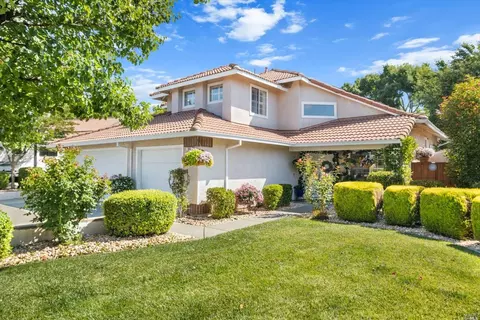 900 Calcite Ct, Vacaville, CA 95687