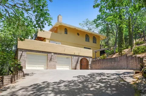 675 Michael Dr, Sonoma, CA 95476