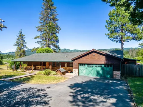 44125 Lakeview Ave, Laytonville, CA 95454