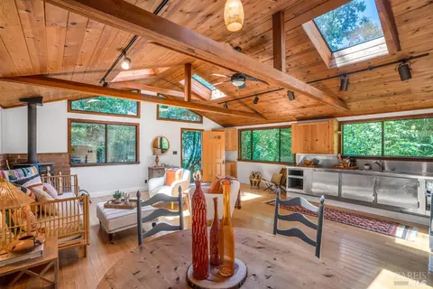 27 Hampton Rd, Camp Meeker, CA 95419