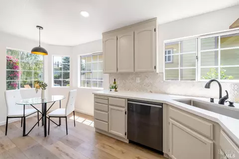 5040 Gloucester Ln, Martinez, CA 94553 photo 5