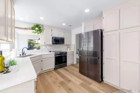 5040 Gloucester Ln, Martinez, CA 94553 photo 4