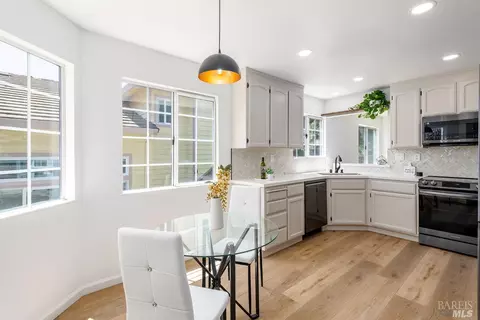 5040 Gloucester Ln, Martinez, CA 94553 photo 3