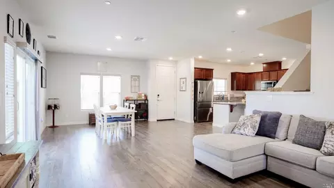 1105 Wesleyan Ct, Dixon, CA 95620 photo 7