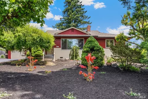 285 Oak St, Penngrove, CA 94951