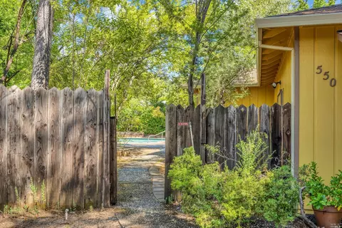 550 Haehl St, Cloverdale, CA 95425