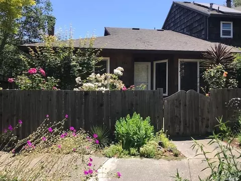 8168 Sunflower Dr, Cotati, CA 94931