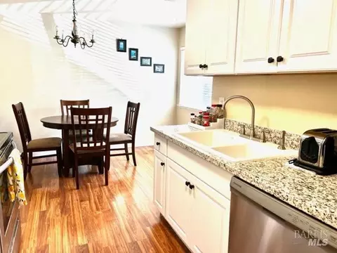 3058 Yulupa Ave, Santa Rosa, CA 95405