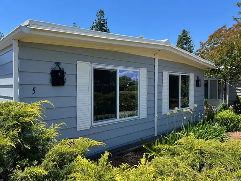5 Sequoia Cir, Santa Rosa, CA 95401