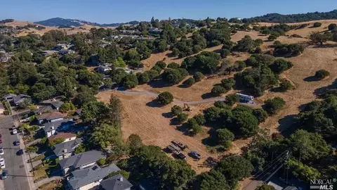 910 English St, Petaluma, CA 94952