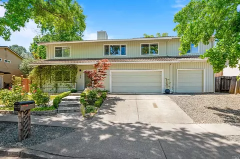 1067 Tamarisk Dr, Napa, CA 94559