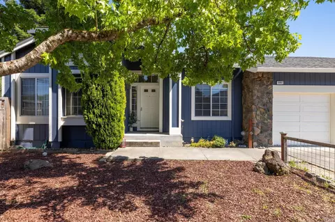 8802 Clothier Ln, Cotati, CA 94931