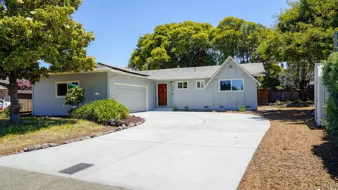425 Arlen Dr, Rohnert Park, CA 94928