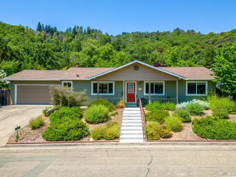 21 Highland Dr, Ukiah, CA 95482