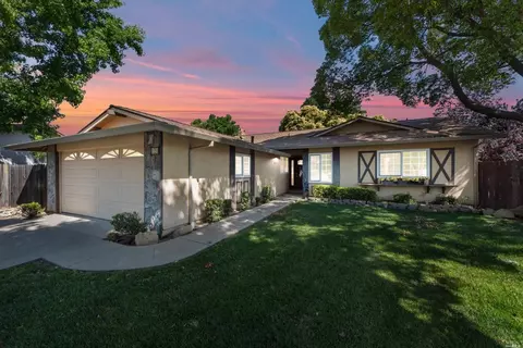 120 Oxford Ct, Vacaville, CA 95687