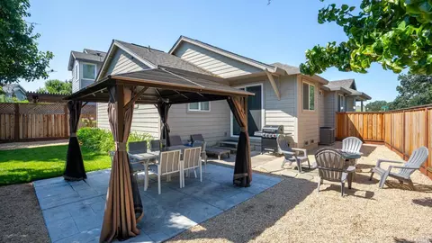 8186 Luisa Way, Windsor, CA 95492 photo 2