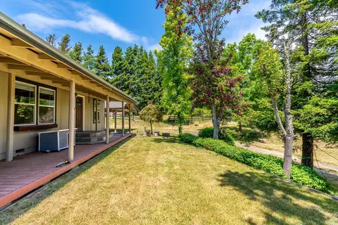 2250 Valley Rd, Willits, CA 95490