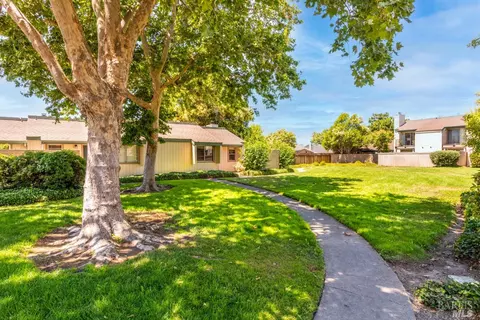 207 Stony Point Rd #F, Santa Rosa, CA 95401