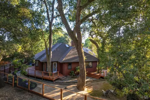 19459 Laurelbrook Ct, Sonoma, CA 95476