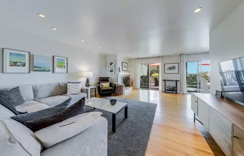 28 Marinero Cir #30, Tiburon, CA 94920