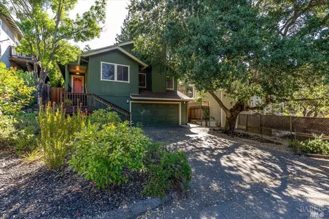 16923 Falcon Ln, Sonoma, CA 95476