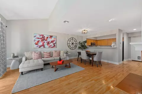 644 Wisteria Ln, Santa Rosa, CA 95407