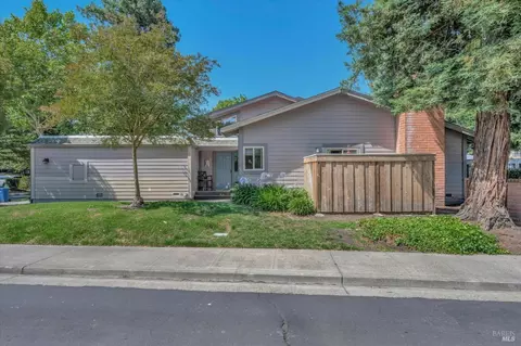 101 Marylyn Cir, Petaluma, CA 94954