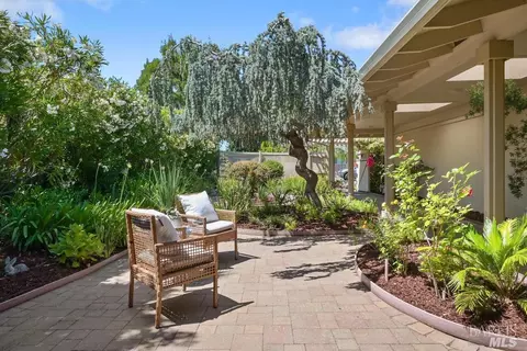 63 Eagle Dr, Novato, CA 94949 photo 2