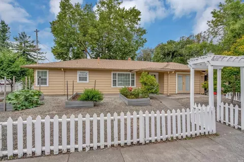1117 Hahman Dr, Santa Rosa, CA 95405