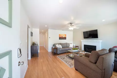 1507 Oakleaf Ave, Healdsburg, CA 95448 photo 2