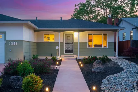 1507 Oakleaf Ave, Healdsburg, CA 95448