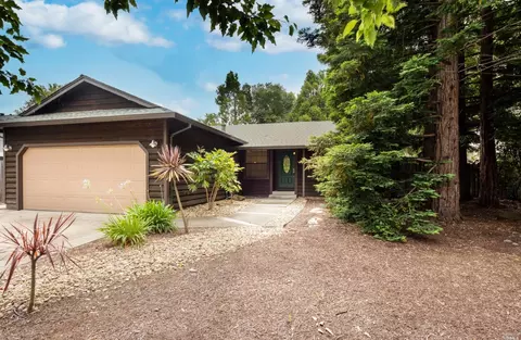 2458 Gads Hill St, Santa Rosa, CA 95401